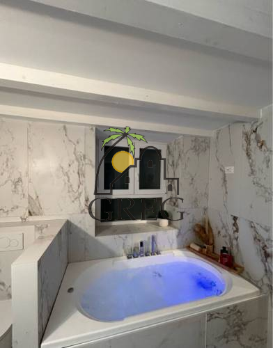 Croatia, Middle Dalmatia, Kaštel - Stone house, for sale