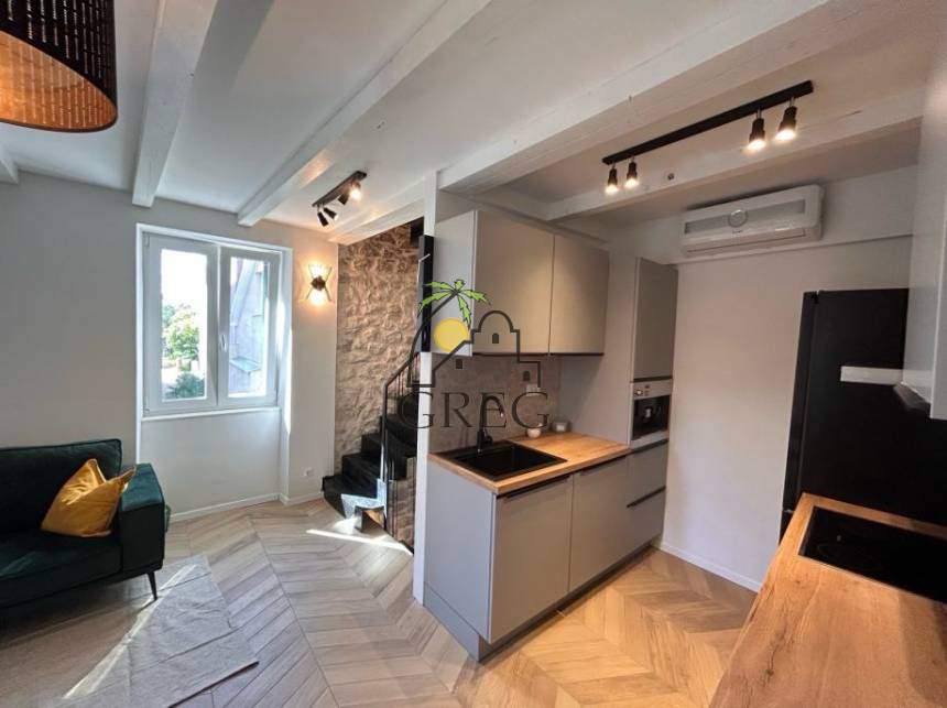 Croatia, Middle Dalmatia, Kaštel - Stone house, for sale