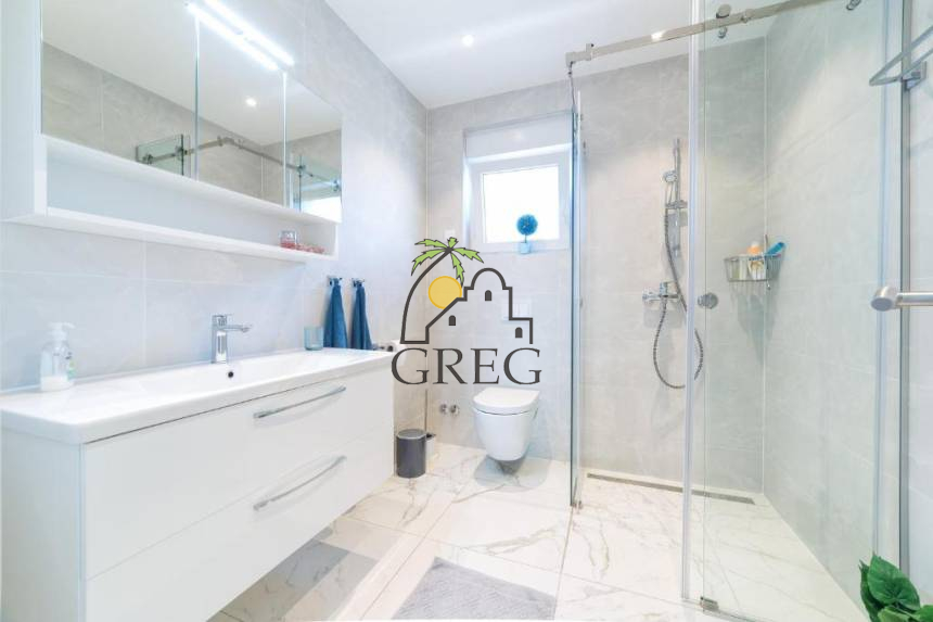 Croatia, North Dalmatia, Vodice - Apartment, for sale