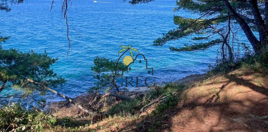 Croatia, Island of Uglian,  - House, for sale