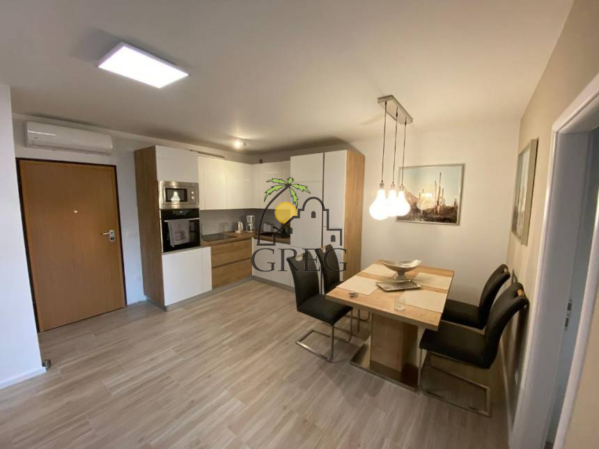 Croatia, Middle Dalmatia, Makarska - Apartment, for sale