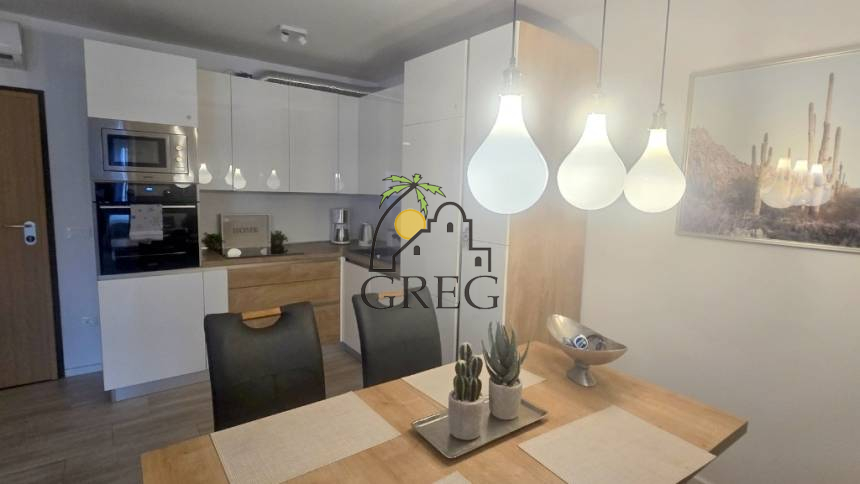 Croatia, Middle Dalmatia, Makarska - Apartment, for sale