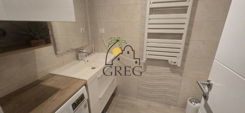 Croatia, Middle Dalmatia, Makarska - Apartment, for sale