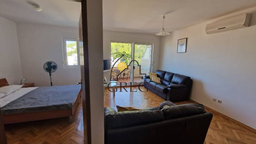 Croatia, Middle Dalmatia, Makarska - Apartment, for sale