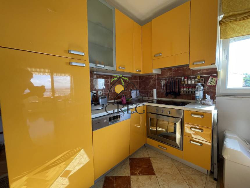 Croatia, Middle Dalmatia, Promajna - Apartment, for sale