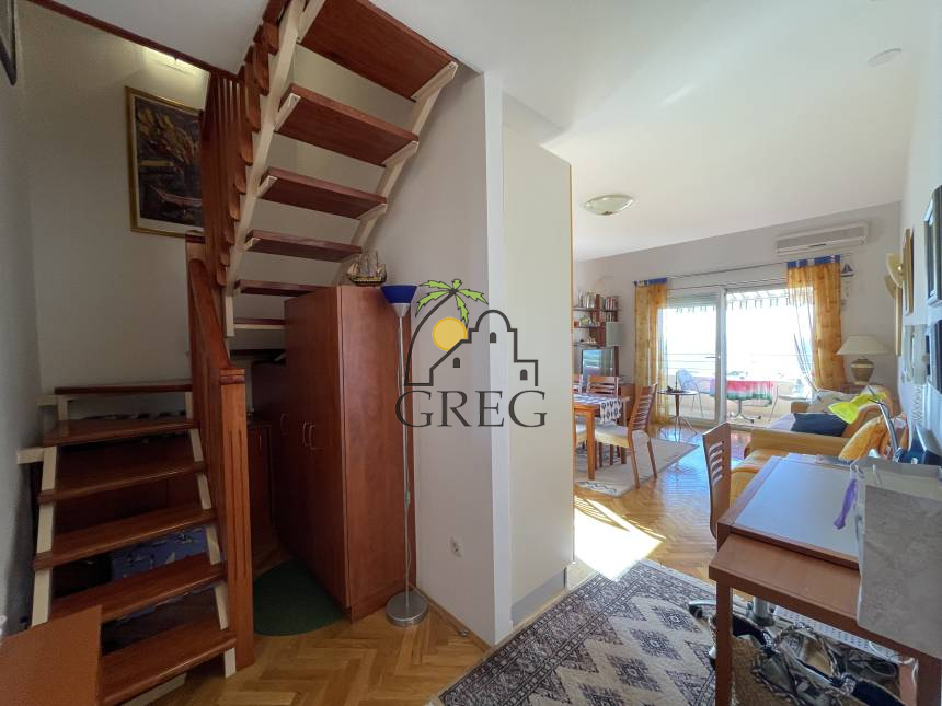 Croatia, Middle Dalmatia, Promajna - Apartment, for sale