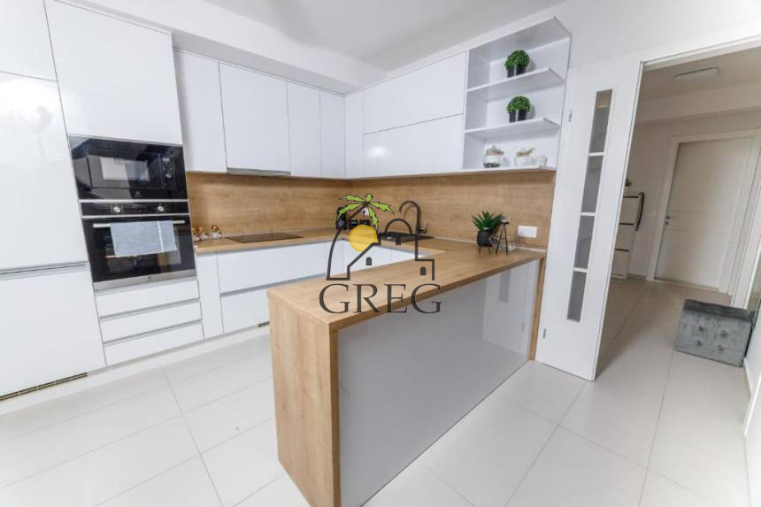 Croatia, Middle Dalmatia, Makarska - Apartment, for sale