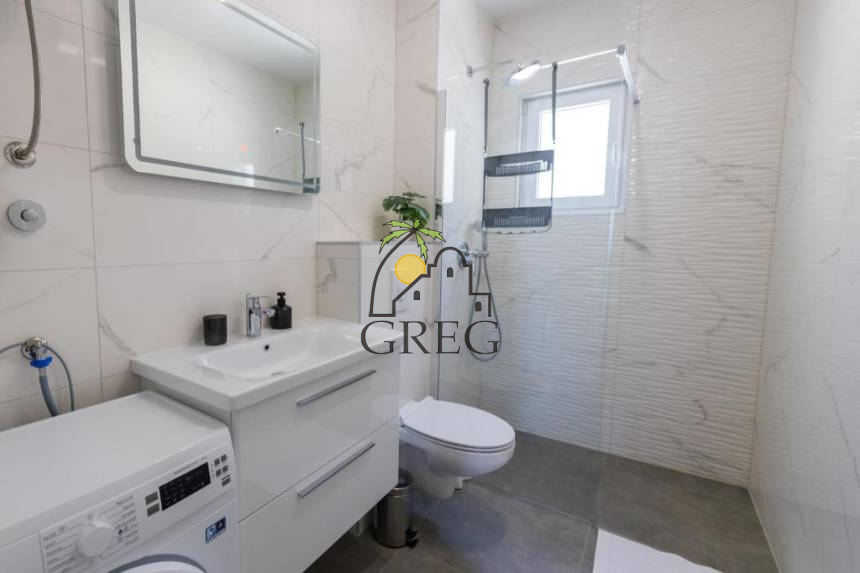 Croatia, Middle Dalmatia, Makarska - Apartment, for sale