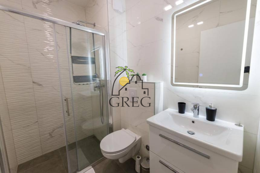 Croatia, Middle Dalmatia, Makarska - Apartment, for sale