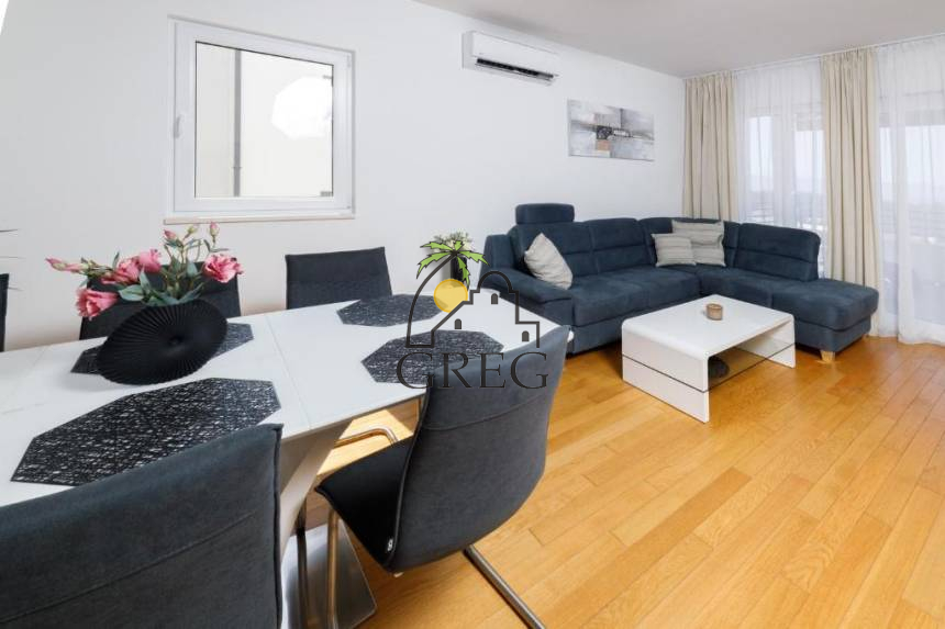 Croatia, Middle Dalmatia, Makarska - Apartment, for sale