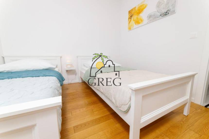 Croatia, Middle Dalmatia, Makarska - Apartment, for sale