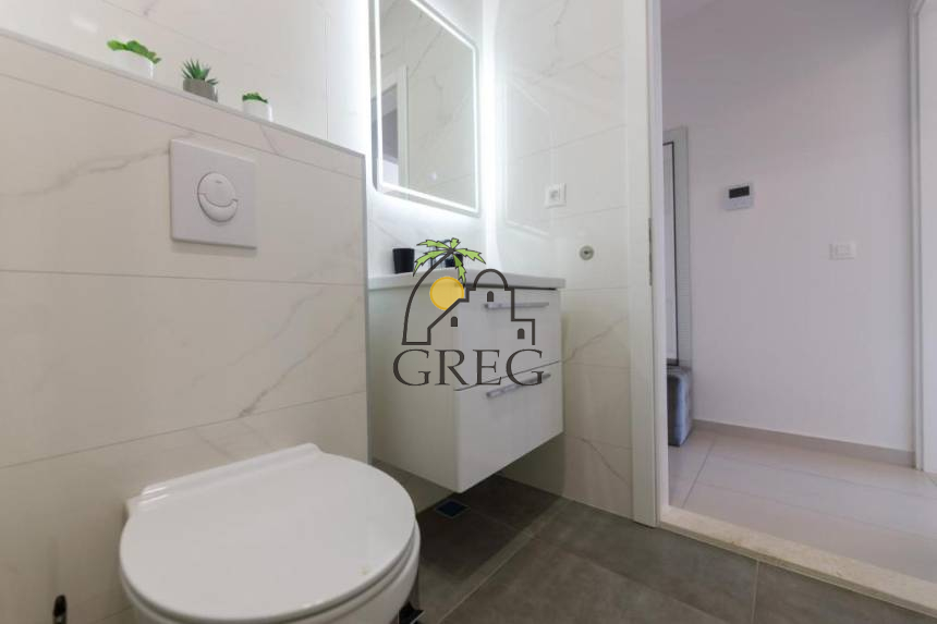 Croatia, Middle Dalmatia, Makarska - Apartment, for sale