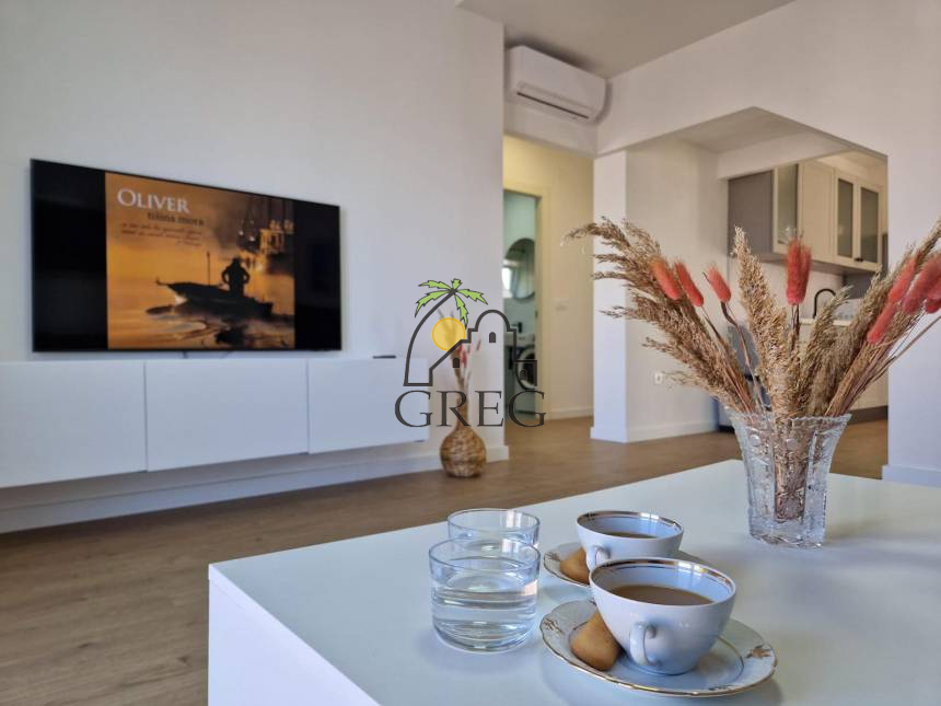 Croatia, Middle Dalmatia, Makarska - Apartment, for sale