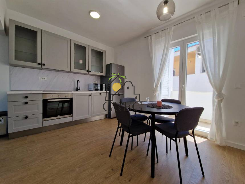 Croatia, Middle Dalmatia, Makarska - Apartment, for sale