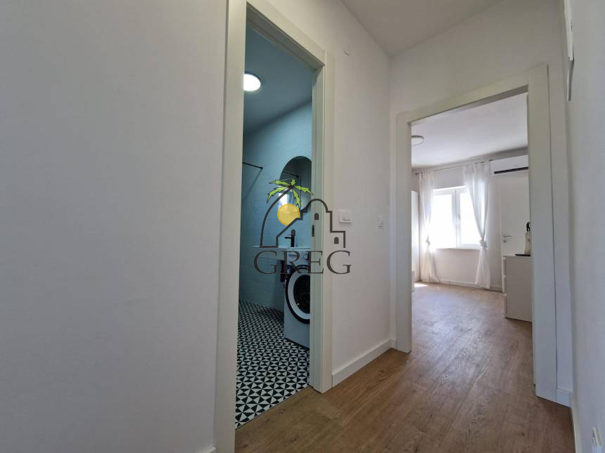 Croatia, Middle Dalmatia, Makarska - Apartment, for sale