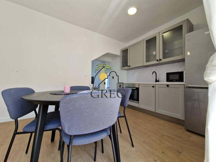 Croatia, Middle Dalmatia, Makarska - Apartment, for sale