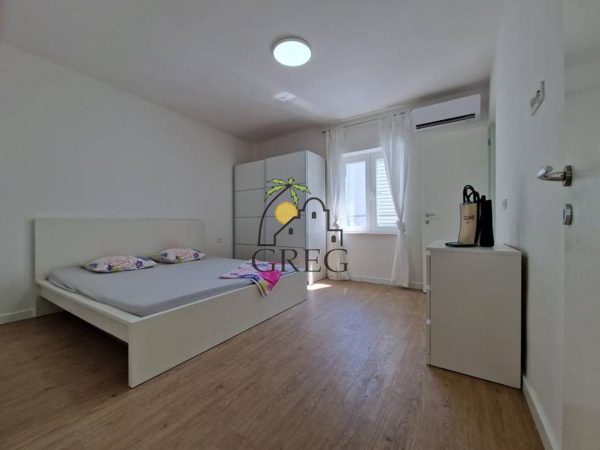 Croatia, Middle Dalmatia, Makarska - Apartment, for sale