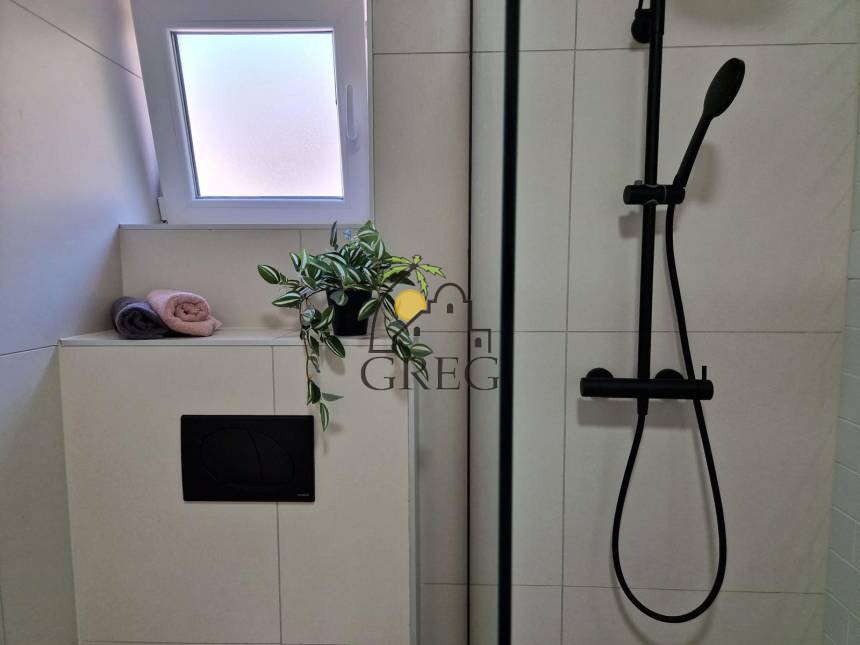 Croatia, Middle Dalmatia, Makarska - Apartment, for sale