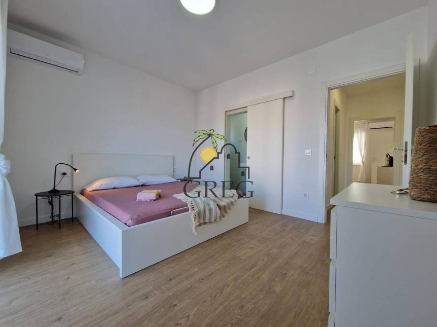 Croatia, Middle Dalmatia, Makarska - Apartment, for sale