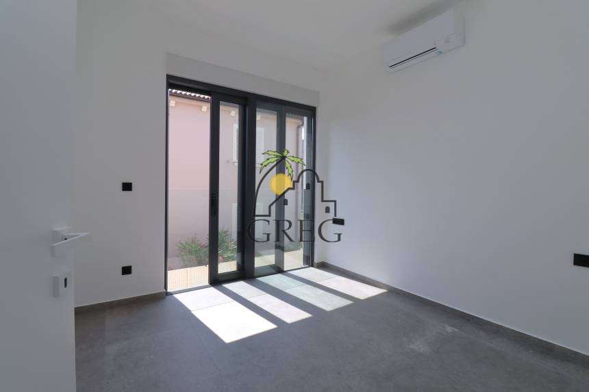 Croatia, Island of Murter,  - Semi-detached house, for sale