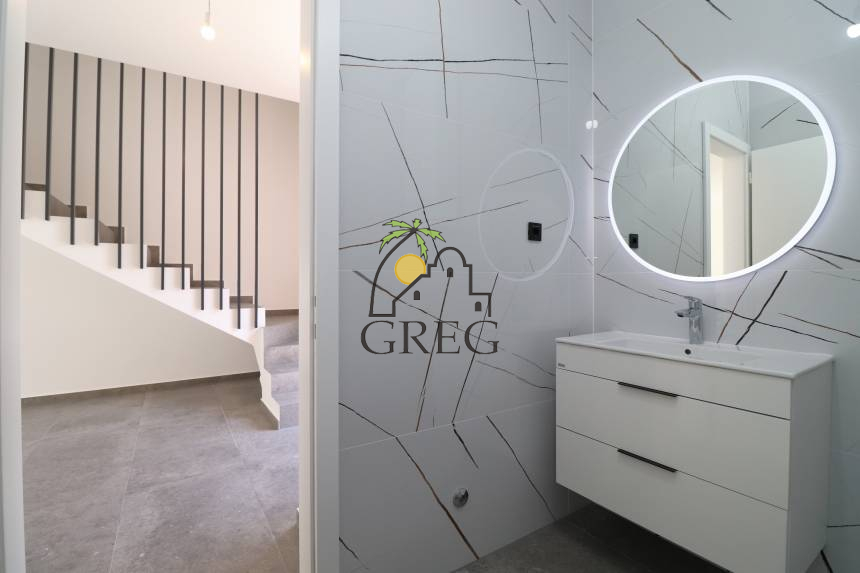 Croatia, Island of Murter,  - Semi-detached house, for sale