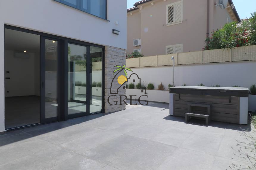 Croatia, Island of Murter,  - Semi-detached house, for sale