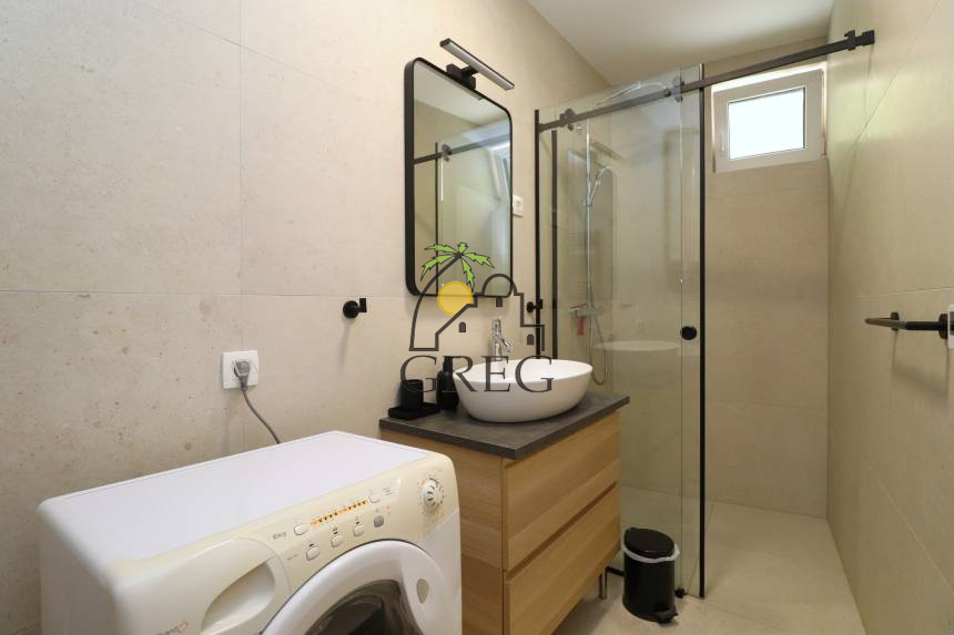 Croatia, Island of Murter, Betina - Apartment, for sale