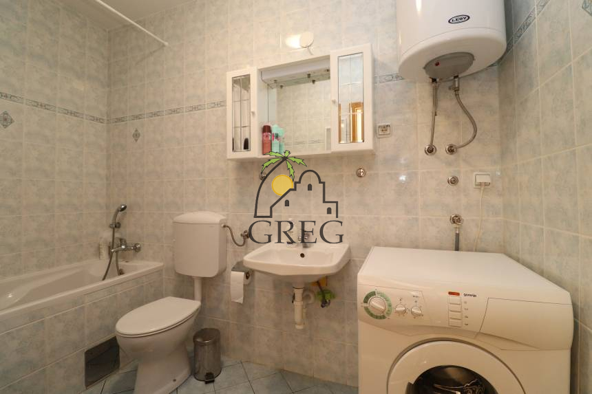 Croatia, North Dalmatia, Srima - Apartment, for sale