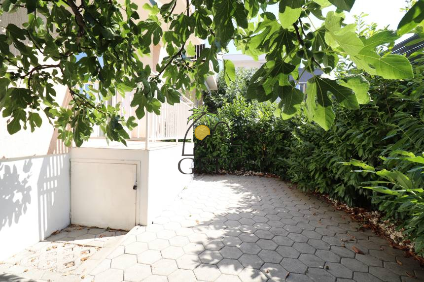 Croatia, North Dalmatia, Srima - Apartment, for sale