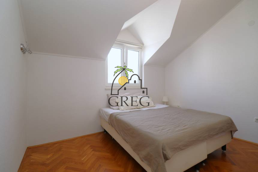 Croatia, North Dalmatia, Vodice - Apartment, for sale