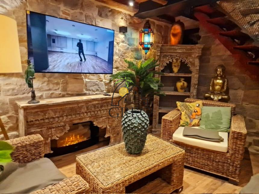 Croatia, Middle Dalmatia, Kaštel - Stone house, for sale