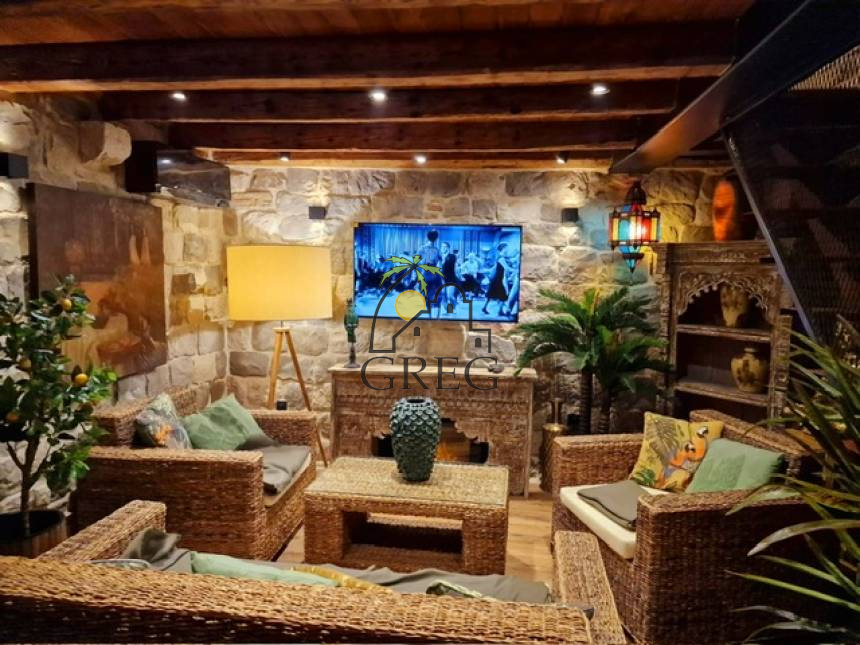 Croatia, Middle Dalmatia, Kaštel - Stone house, for sale