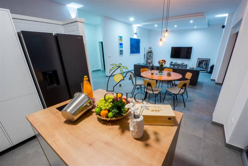 Croatia, Middle Dalmatia, Makarska - House, for sale