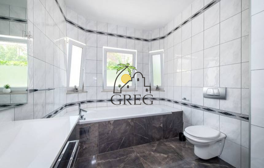 Croatia, North Dalmatia, Vodice - House, for sale