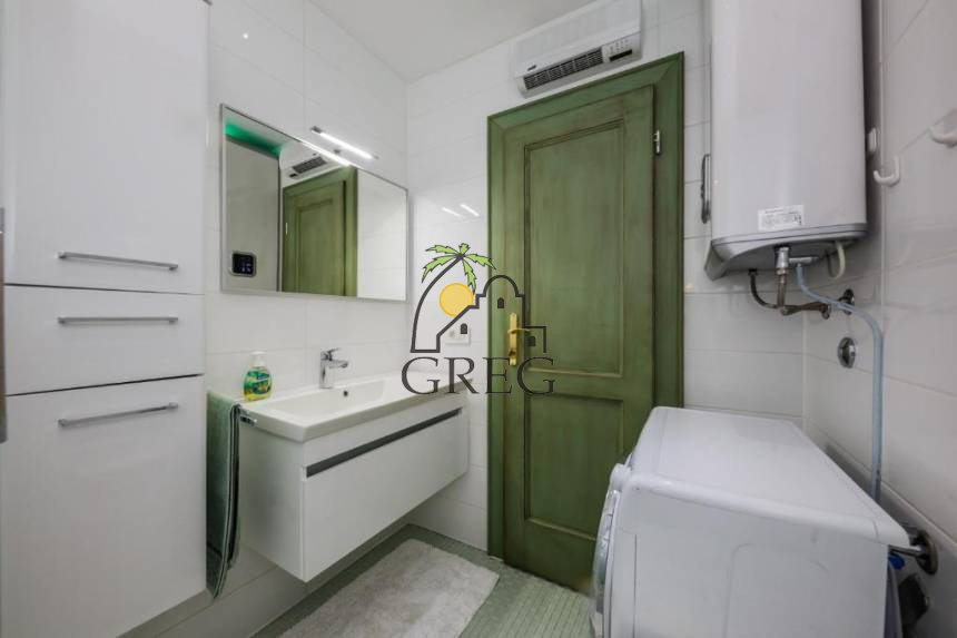 Croatia, Middle Dalmatia, Kaštel - Apartment, for sale