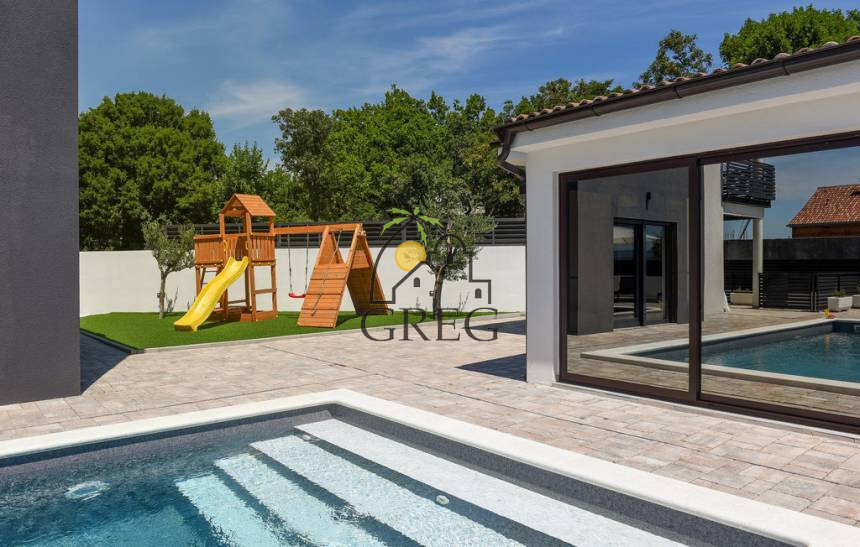 Croatia, North Dalmatia, Maslenica - House, for sale