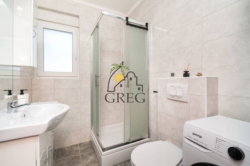 Croatia, North Dalmatia, Srima - Apartment, for sale