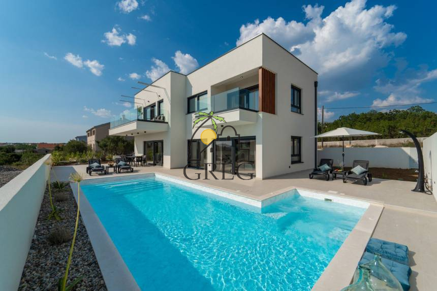 Croatia, North Dalmatia, Maslenica - House, for sale