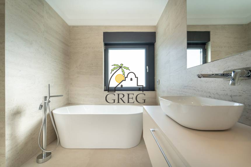 Croatia, North Dalmatia, Maslenica - House, for sale