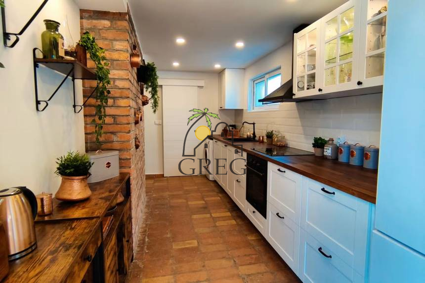 Croatia, Middle Dalmatia,  - House, for sale