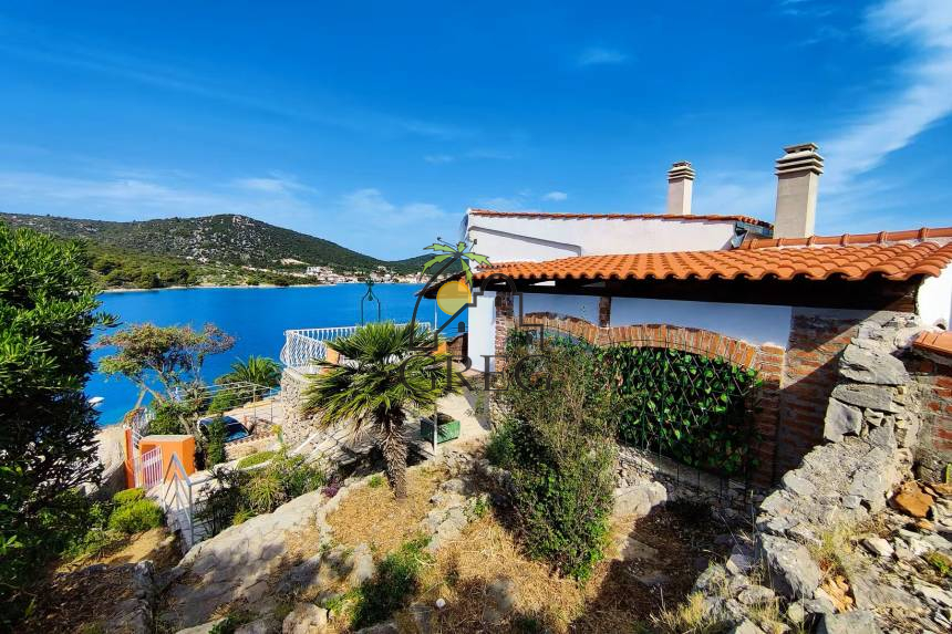 Croatia, Middle Dalmatia,  - House, for sale