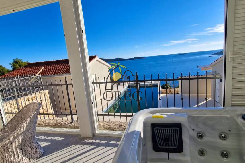 Croatia, Middle Dalmatia,  - House, for sale