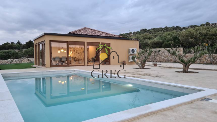 Croatia, Island of Pag, Lun - House, for sale
