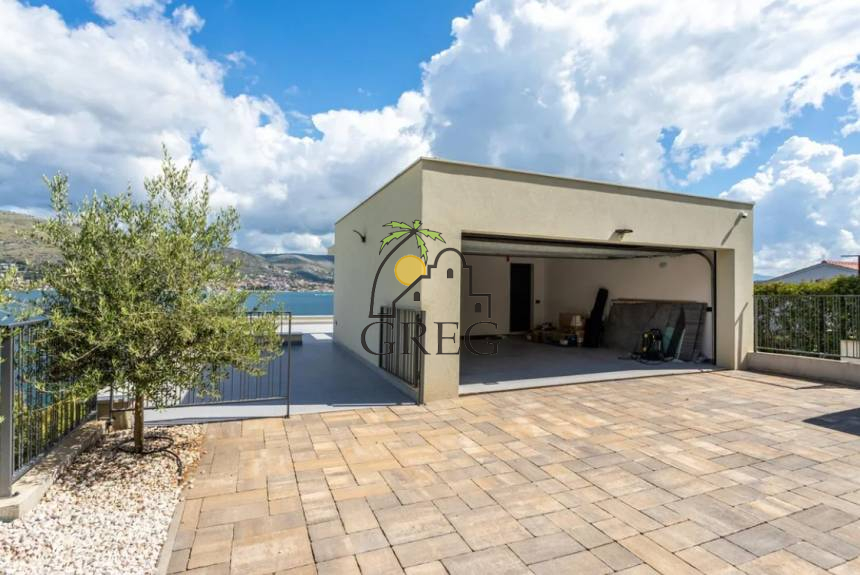 Croatia, Island of Ciovo,  - House, for sale