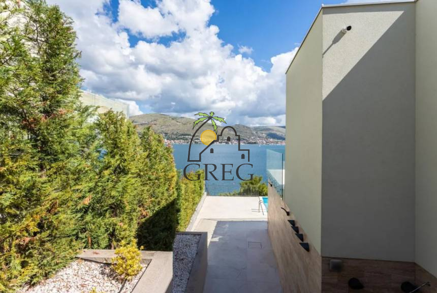 Croatia, Island of Ciovo,  - House, for sale