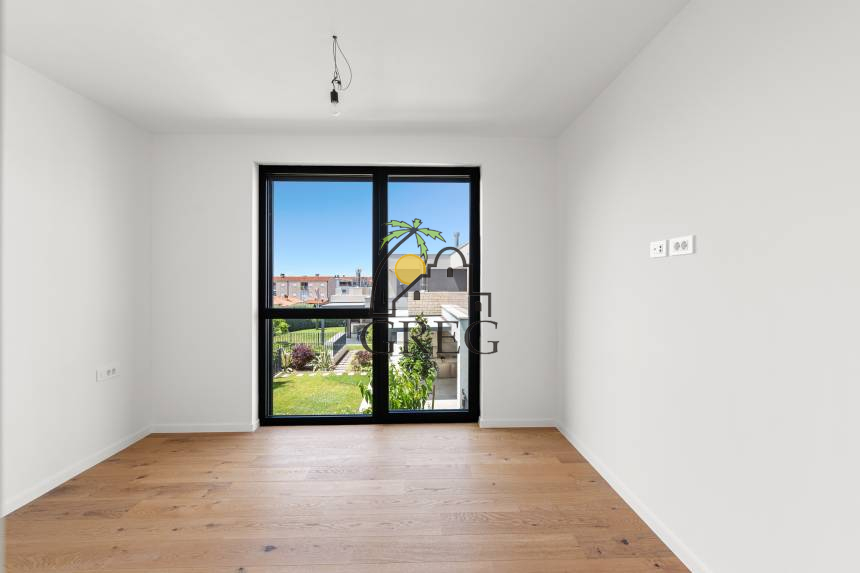 Croatia, Istria Peninsula, Novigrad - Apartment, for sale