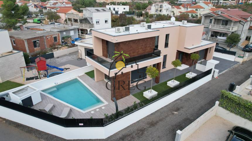 Croatia, North Dalmatia, Vodice - House, for sale