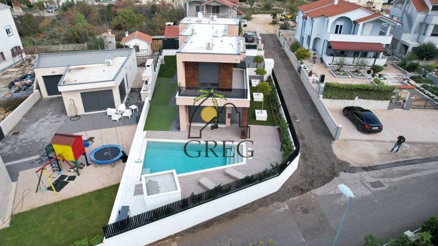 Croatia, North Dalmatia, Vodice - House, for sale