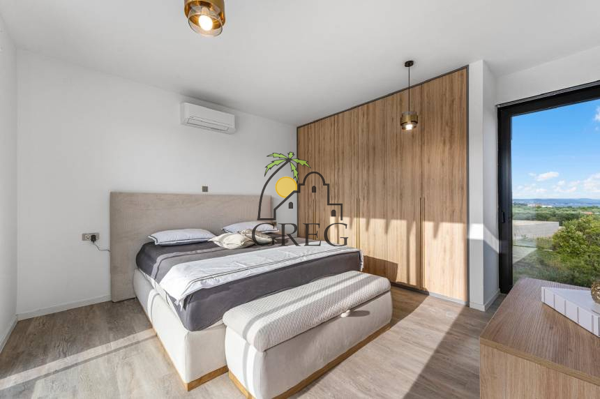 Croatia, North Dalmatia, Tribunj - Semi-detached house, for sale