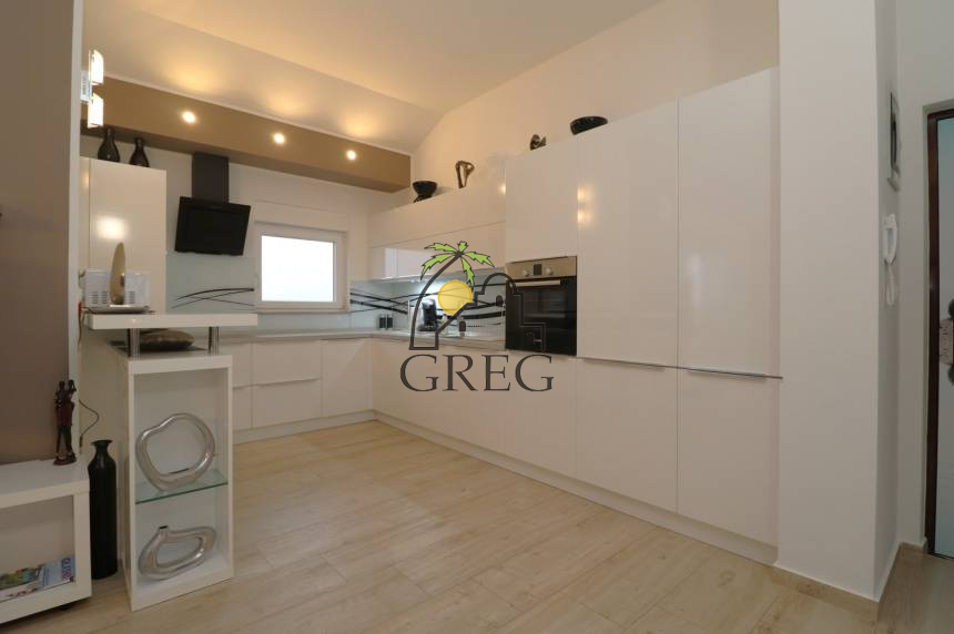 Croatia, North Dalmatia, Vodice - Apartment, for sale